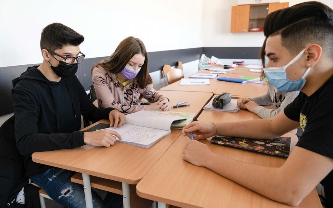 Contractarea granturilor s-a încheiat: 874 de licee implementează proiecte dedicate elevilor